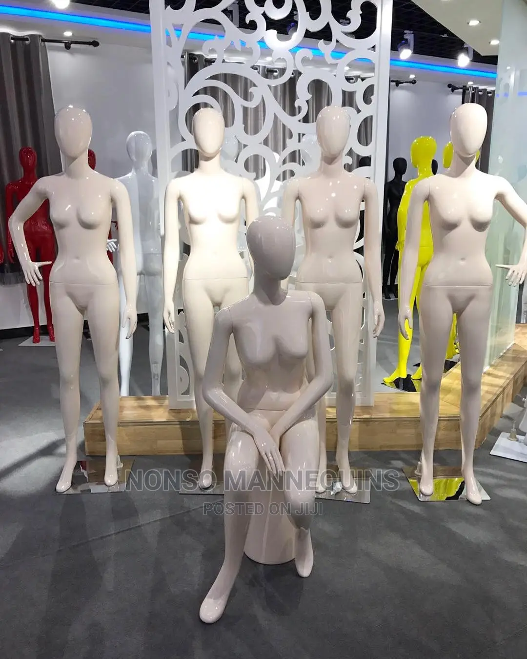 High Quality Female Glossy White Fibre Display Mannequin