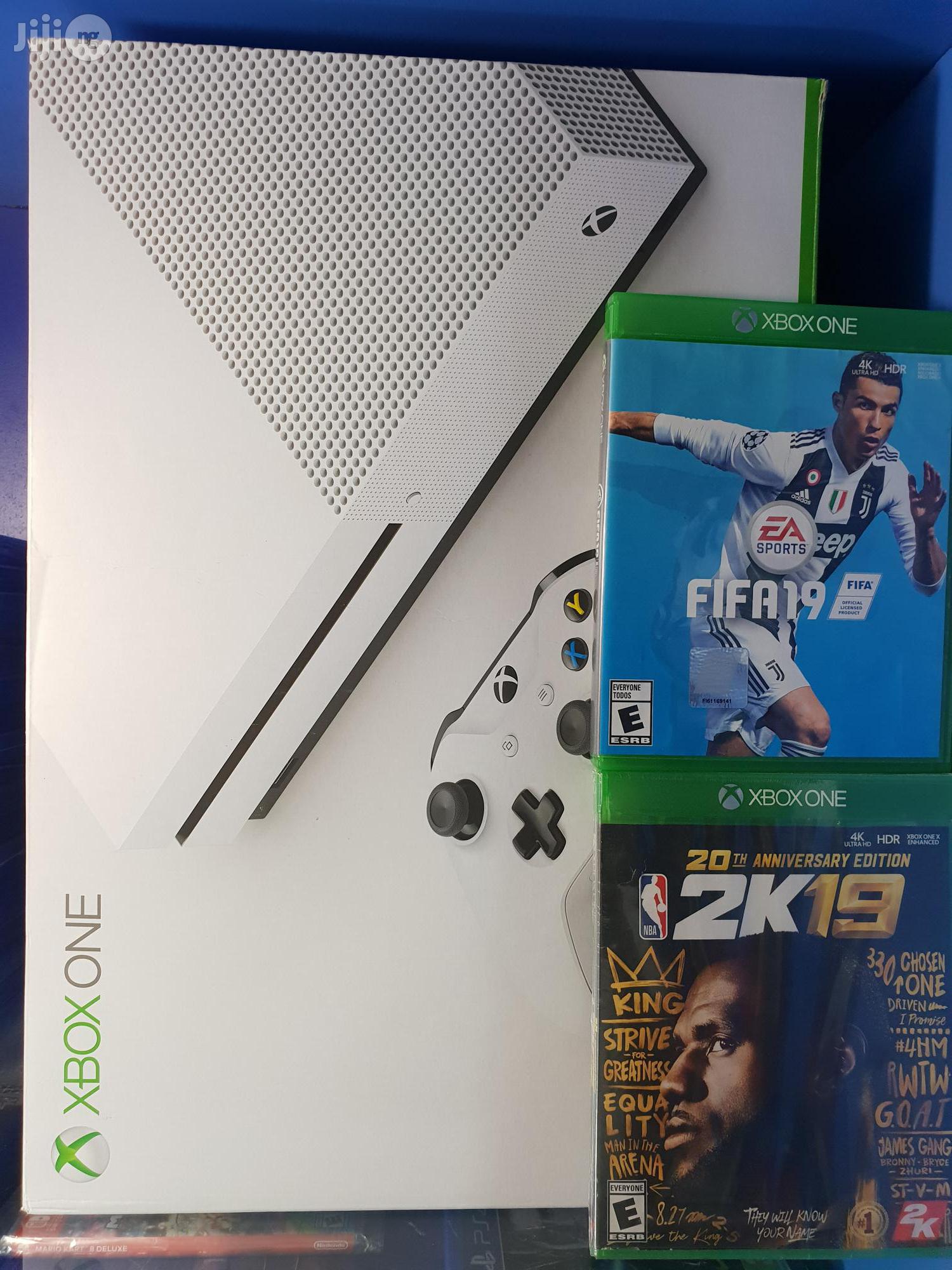 Xbox One S + Fifa 19 And Nba 19