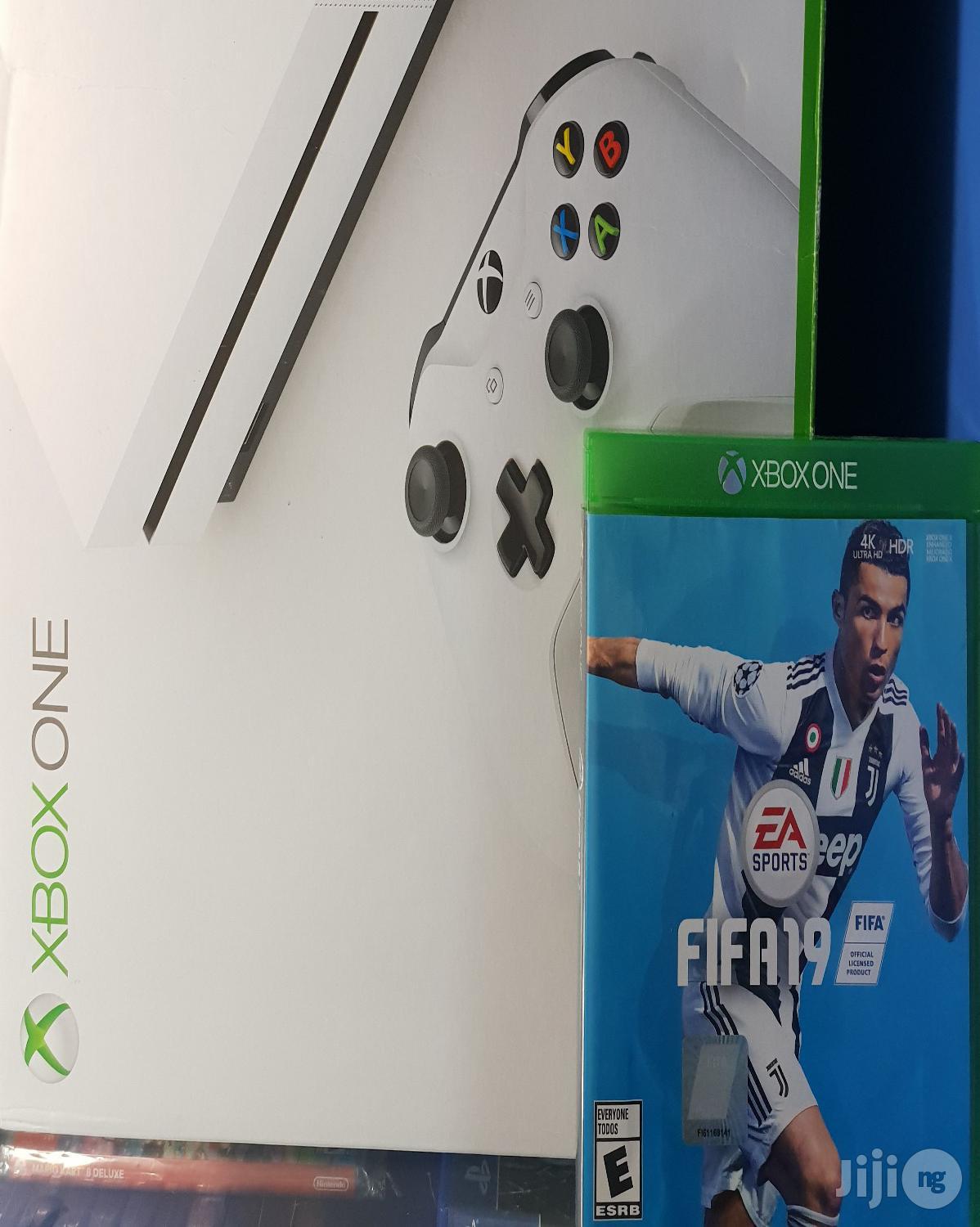 Xbox One S + Fifa 19 And Nba 19