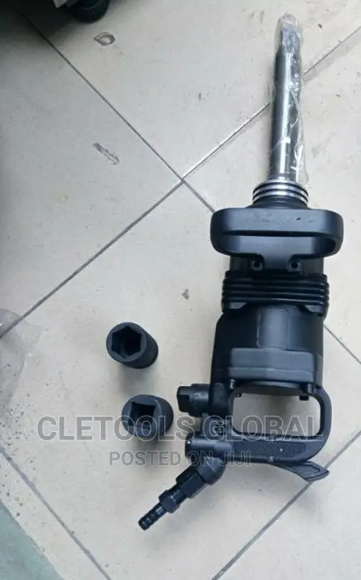 Air Impact Wranch 1" With Socket Inside