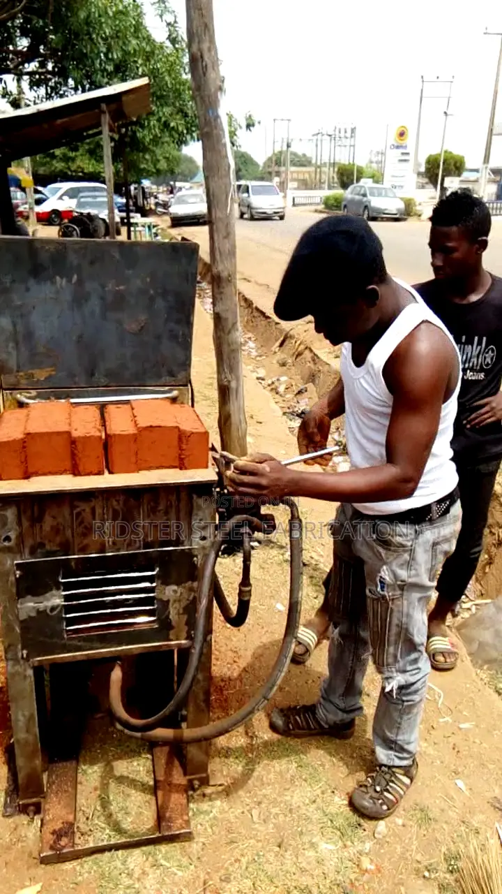 Hydro-Eletric Bricks and Blocks Moulding Machines