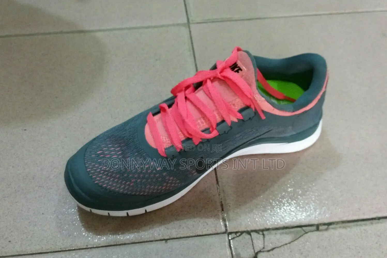 Nike Flat Jugging Canvas