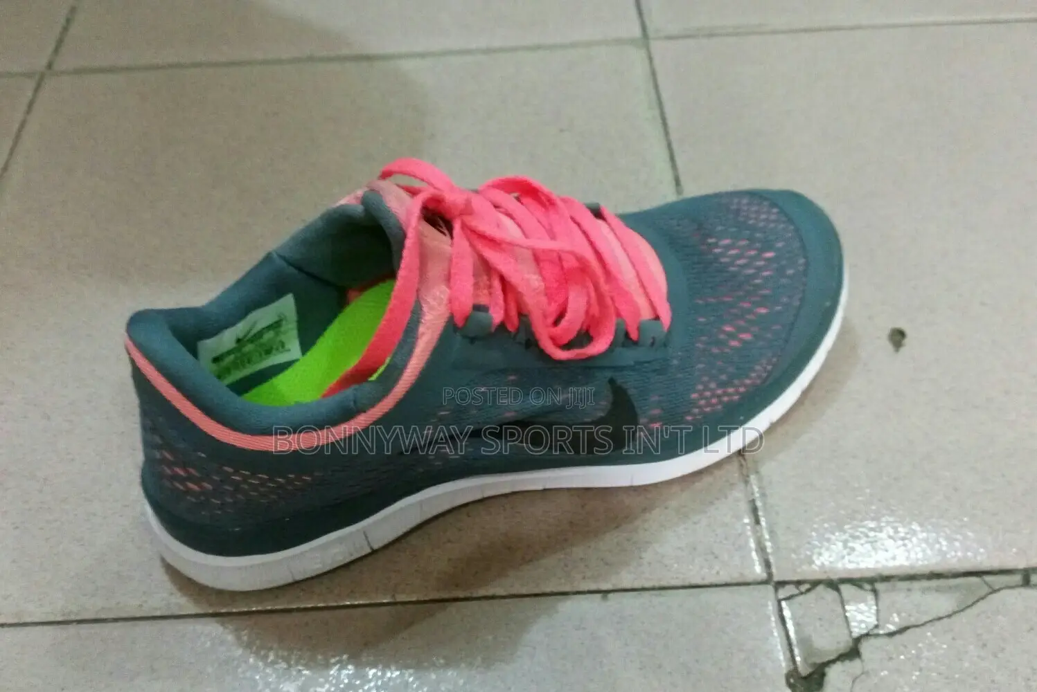 Nike Flat Jugging Canvas