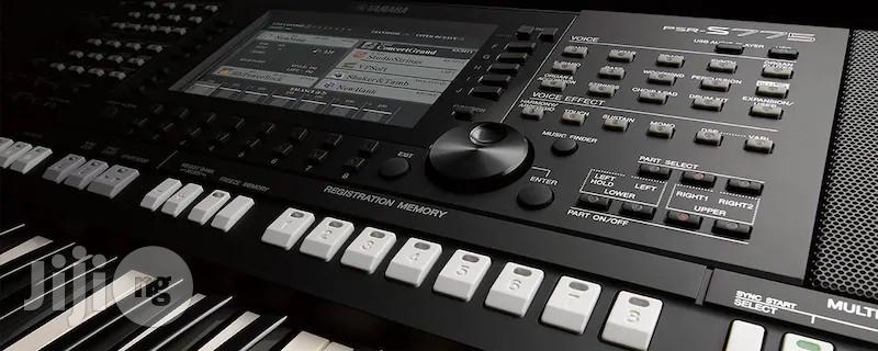 Yamaha Portable Keyboard PSR S775