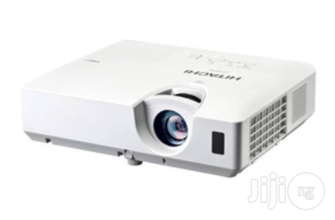 Hitachi 4200 Ansi Lumens Brightness Projector