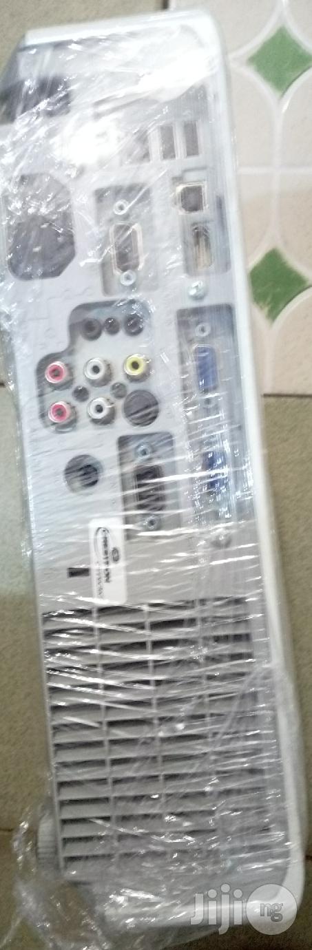 Hitachi 4200 Ansi Lumens Brightness Projector