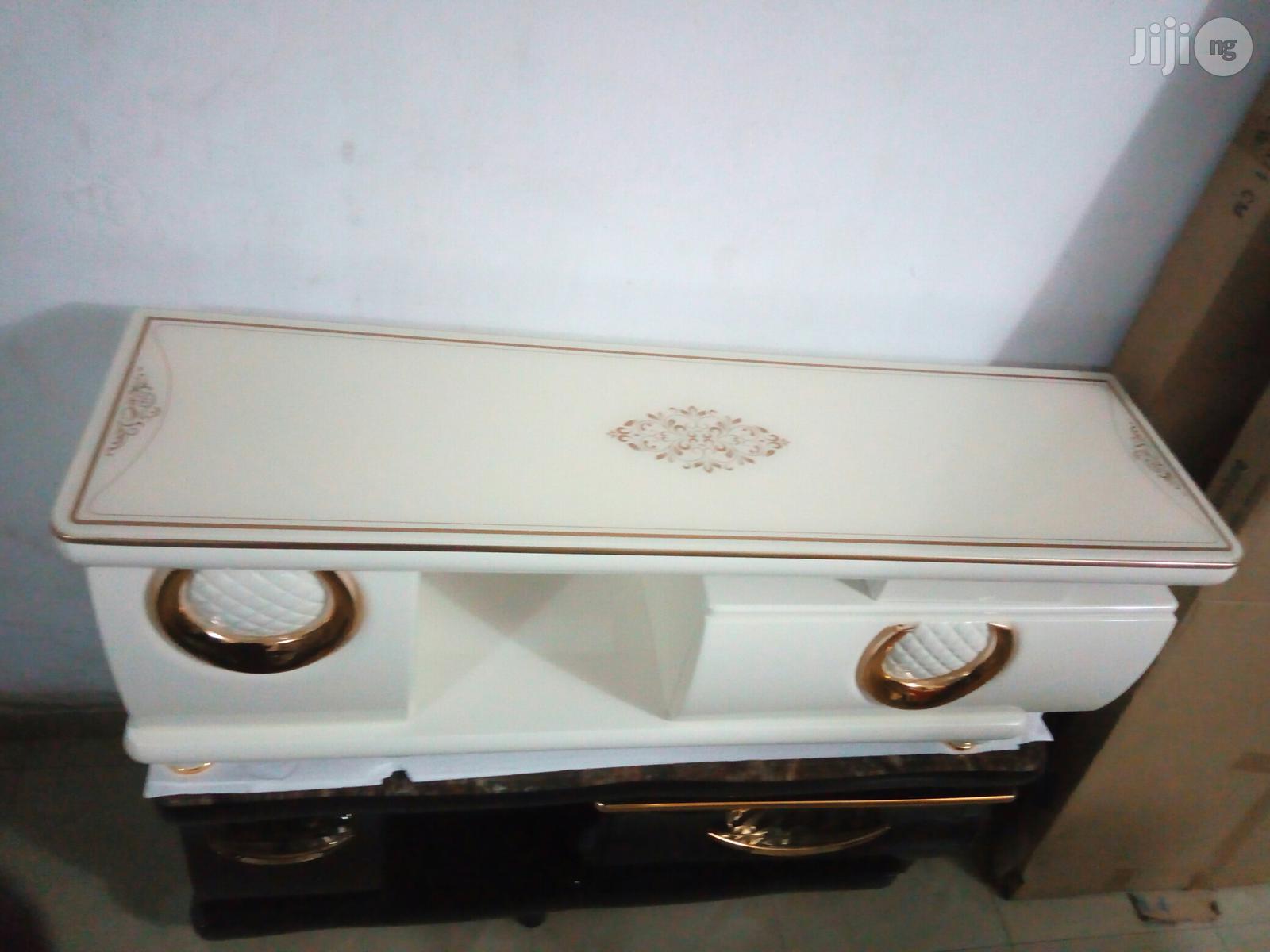 Royal Foreign TV Stand