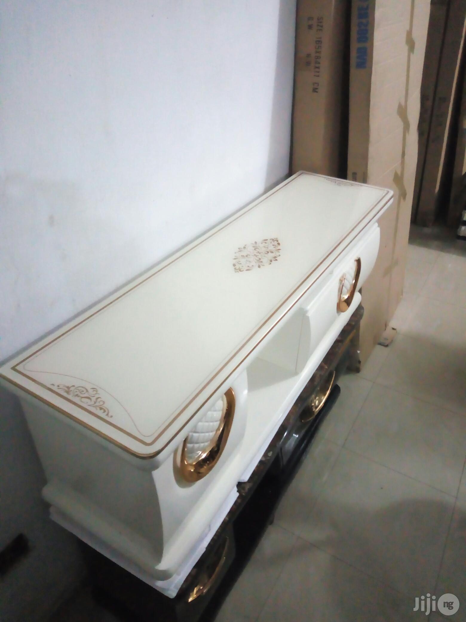 Royal Foreign TV Stand