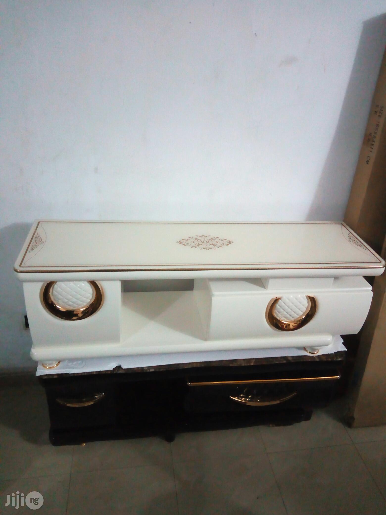 Royal Foreign TV Stand