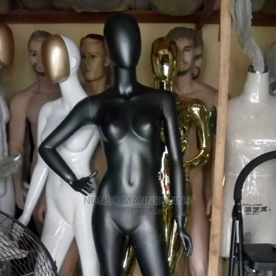 R6 Glossy Black Female Display Mannequin
