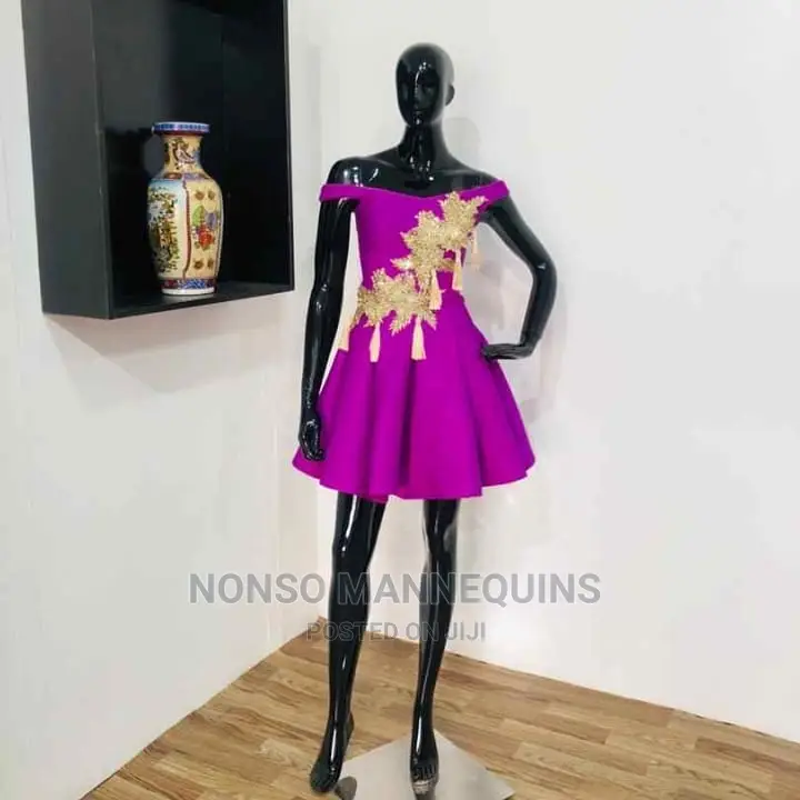 R6 Glossy Black Female Display Mannequin