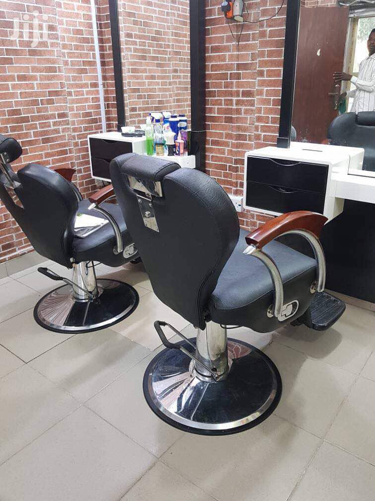 Standard Salon Chair & Mirror