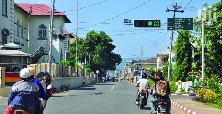 Economic And Efficient Solar Powered Traffic Light