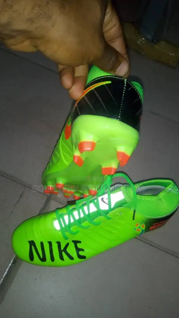 Nike Size 43 Soccer Boot