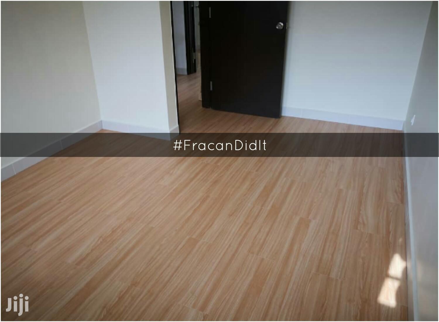 Vinyl Floor Dealer.