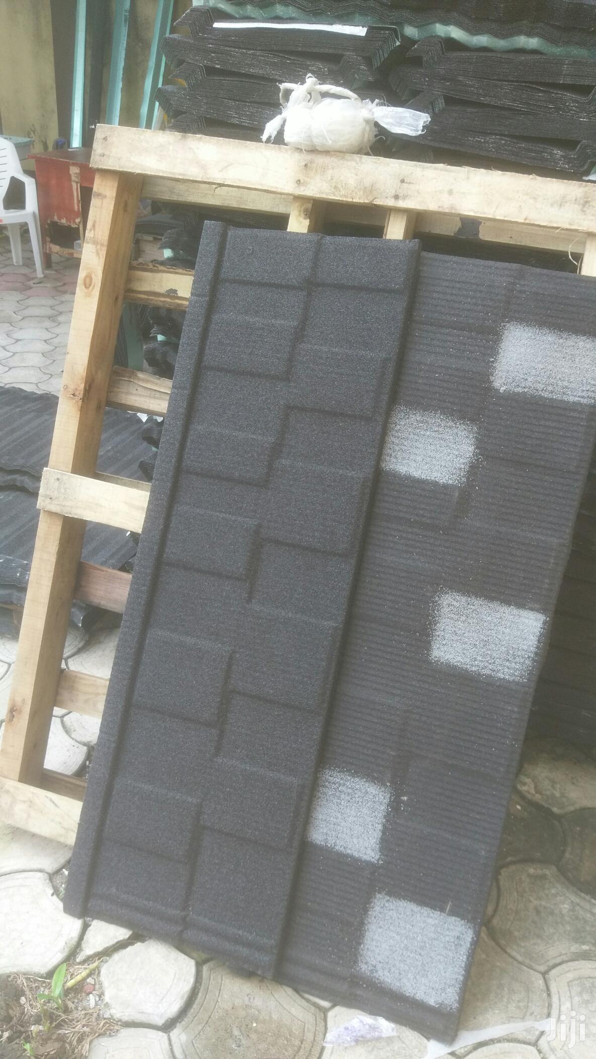 Black And White Shingle Stone Coated Roofing Sheet.