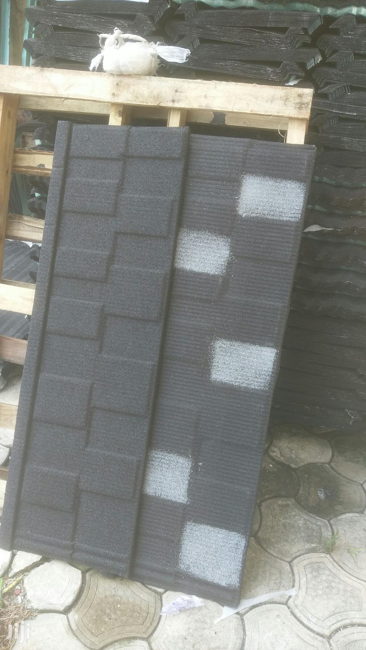 Black And White Shingle Stone Coated Roofing Sheet.