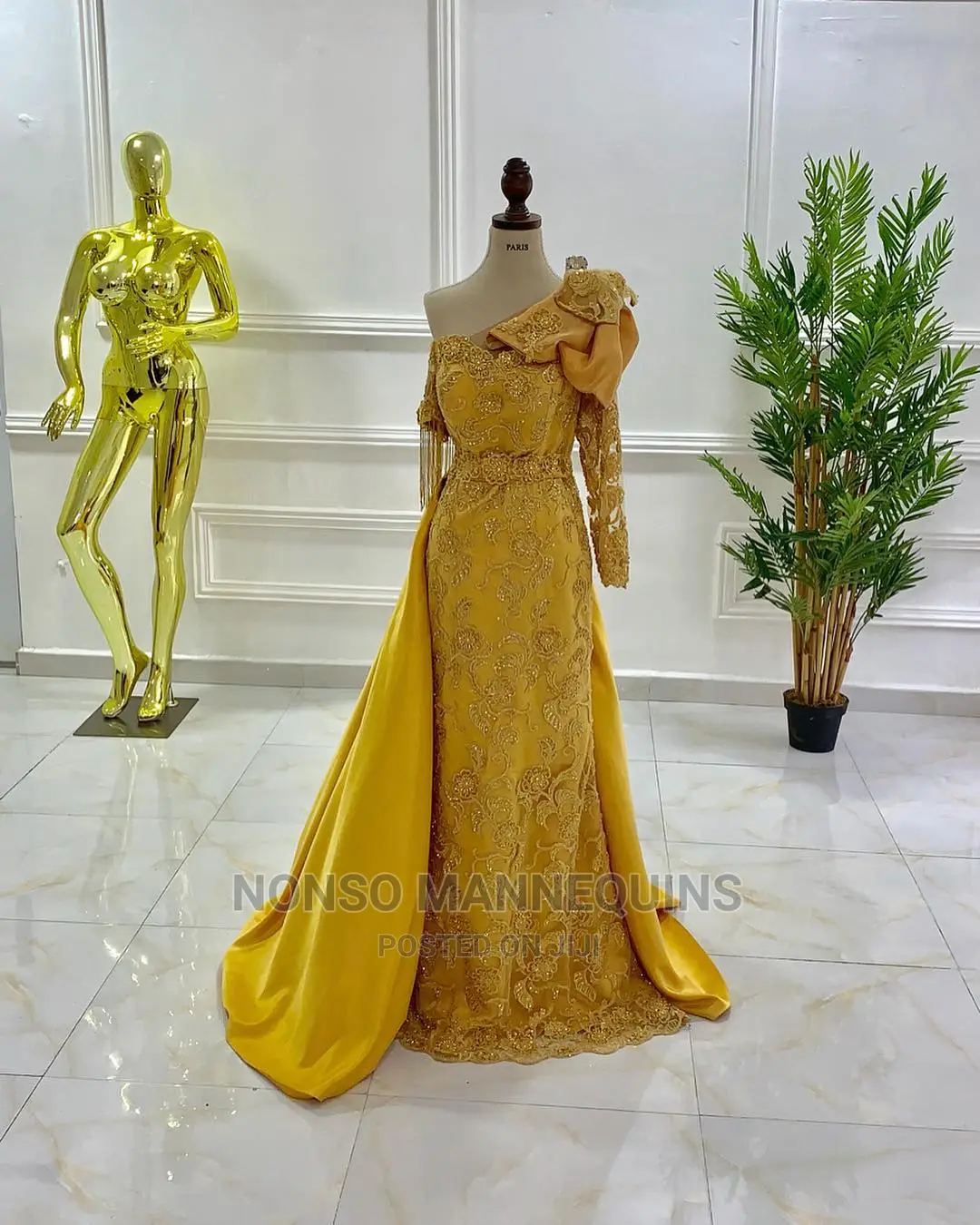 Gold Egg Face Mannequin 1