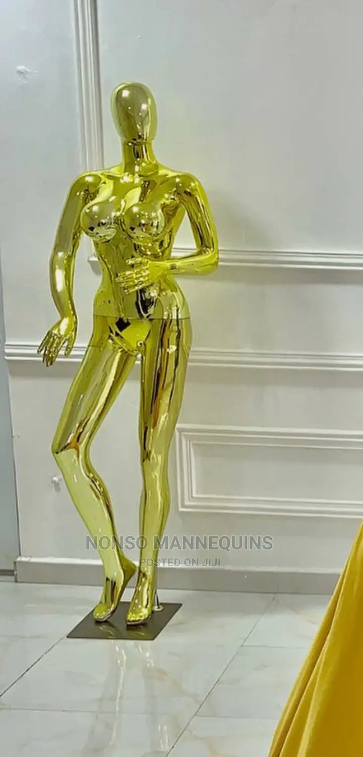 Gold Egg Face Mannequin 1