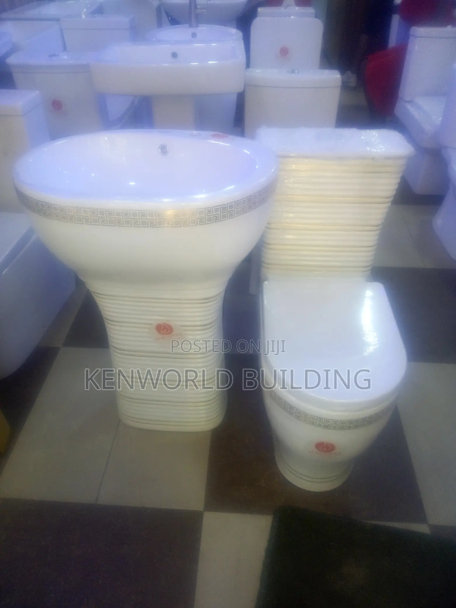 Quality Top Flush Designed Ceramic Water Closet.