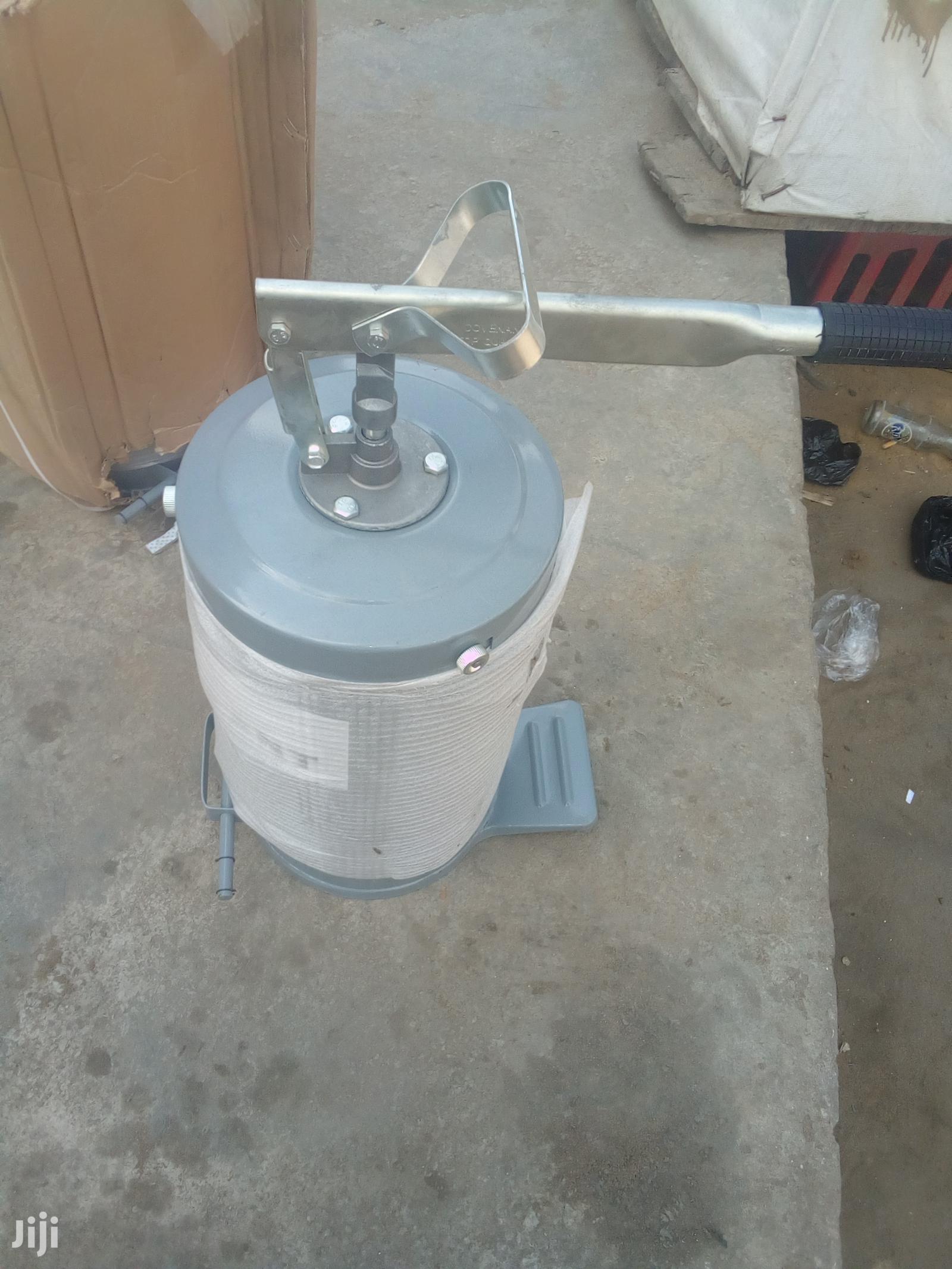 High Pressure Grease Pump/Grease Bucket