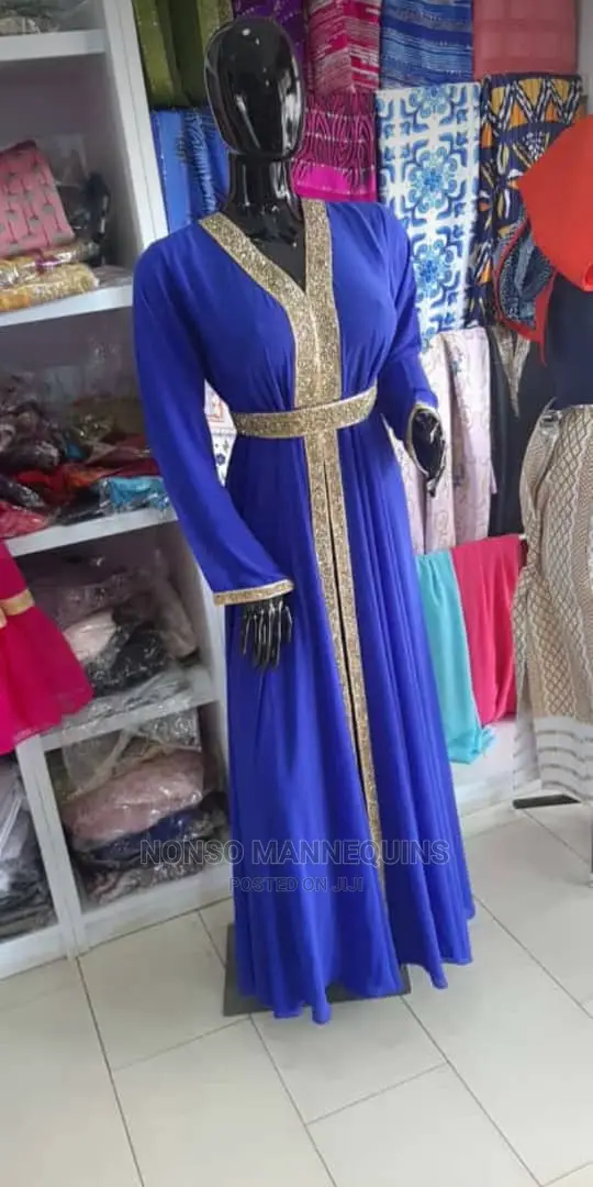 Black Big Size Female Display Mannequin With Nice Pose