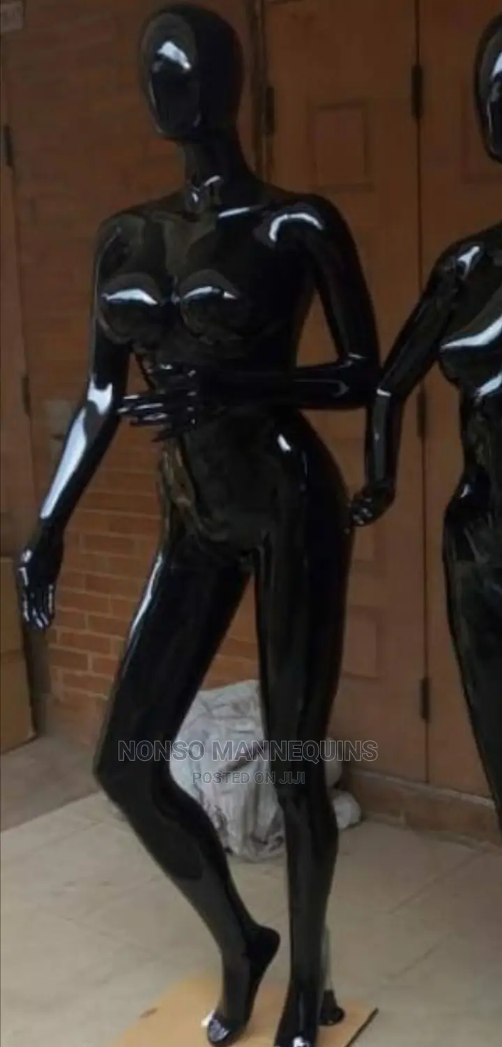 Black Big Size Female Display Mannequin With Nice Pose