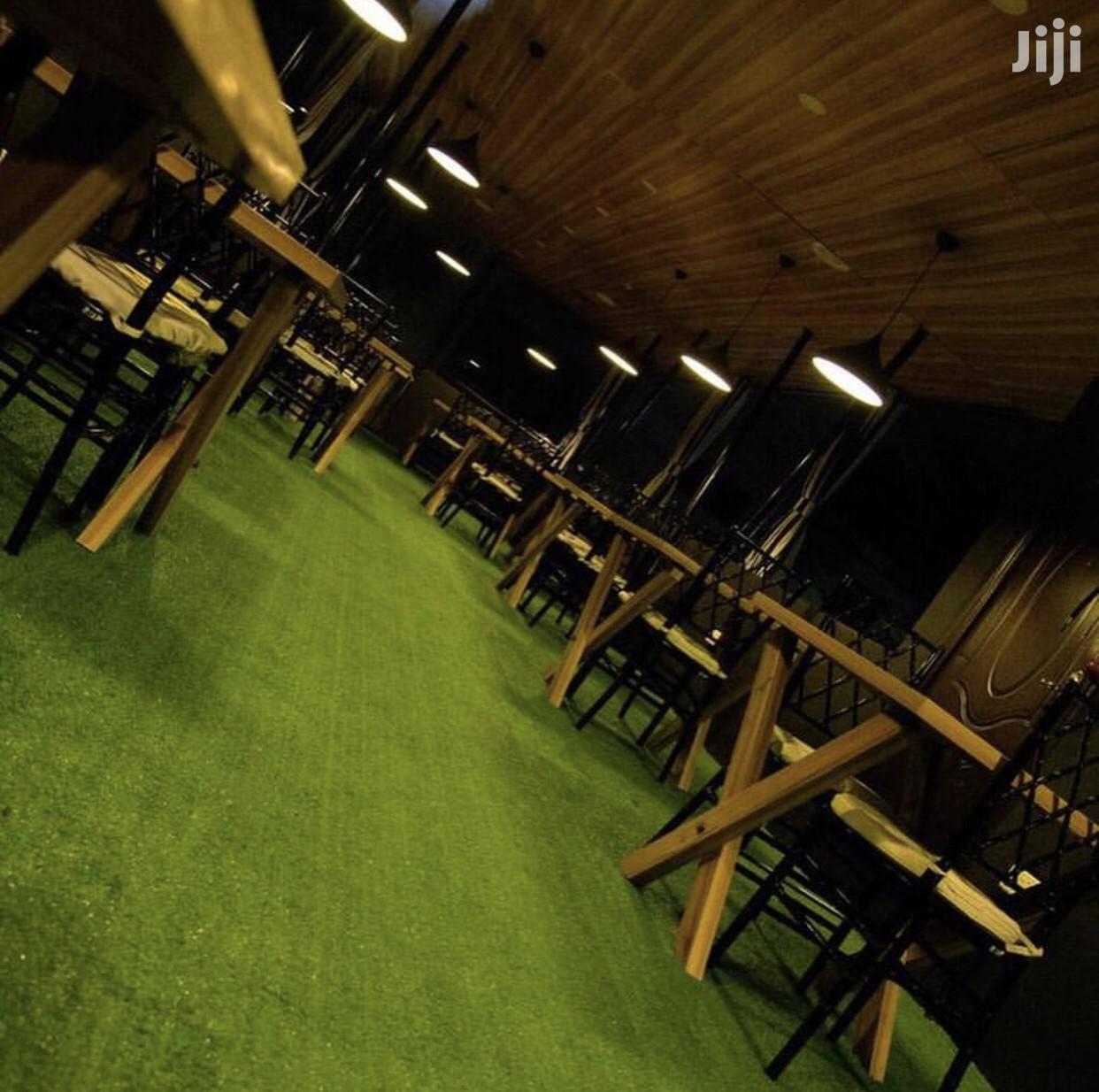Artificial Green Grass for Restaurants