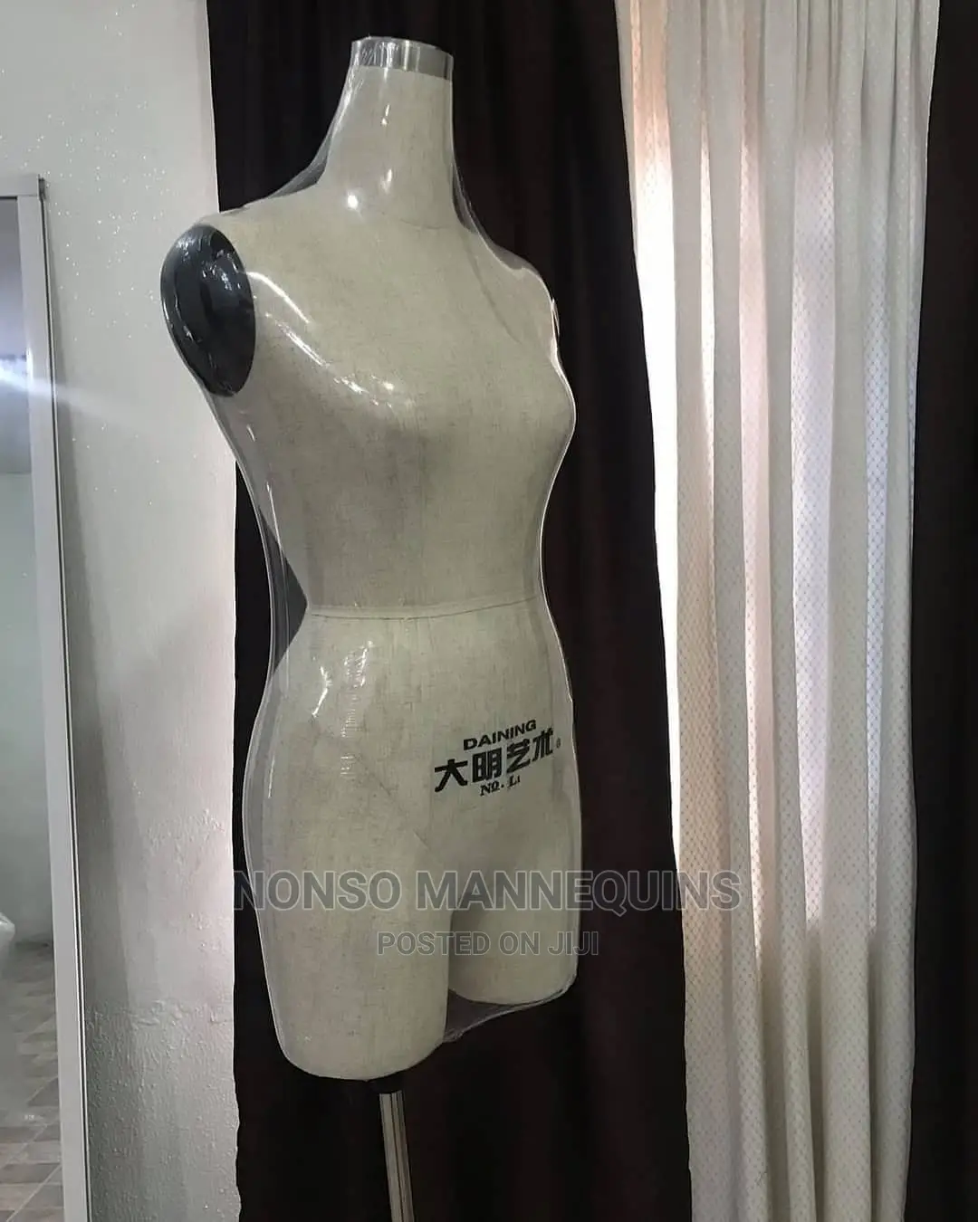 Diamming Female Half Body Dressform Display