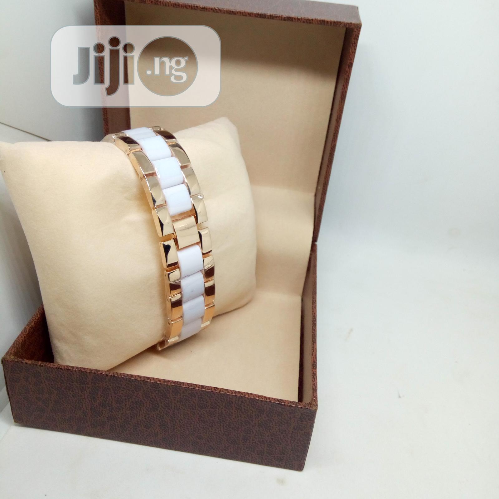 Guess Exotic Wrist Watch - White