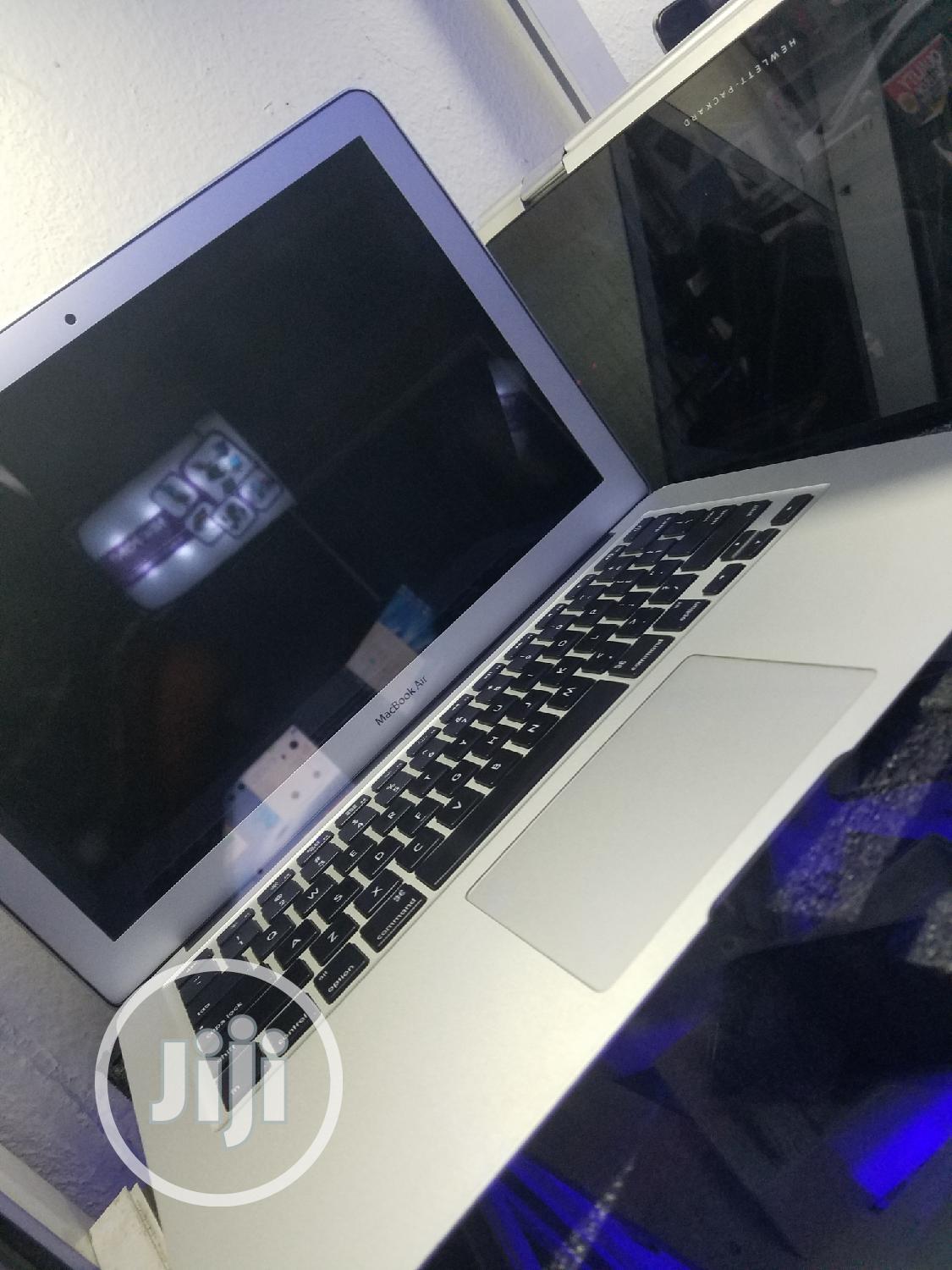 Laptop Apple MacBook Air 4GB Intel Core I5 SSD 128GB