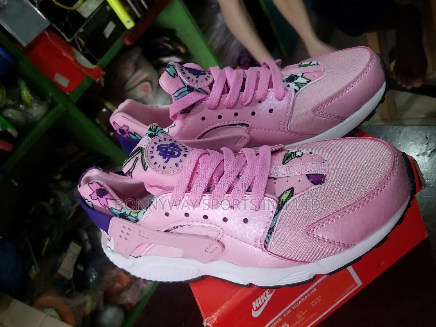 Ladies Size 40 Juggling Canvas