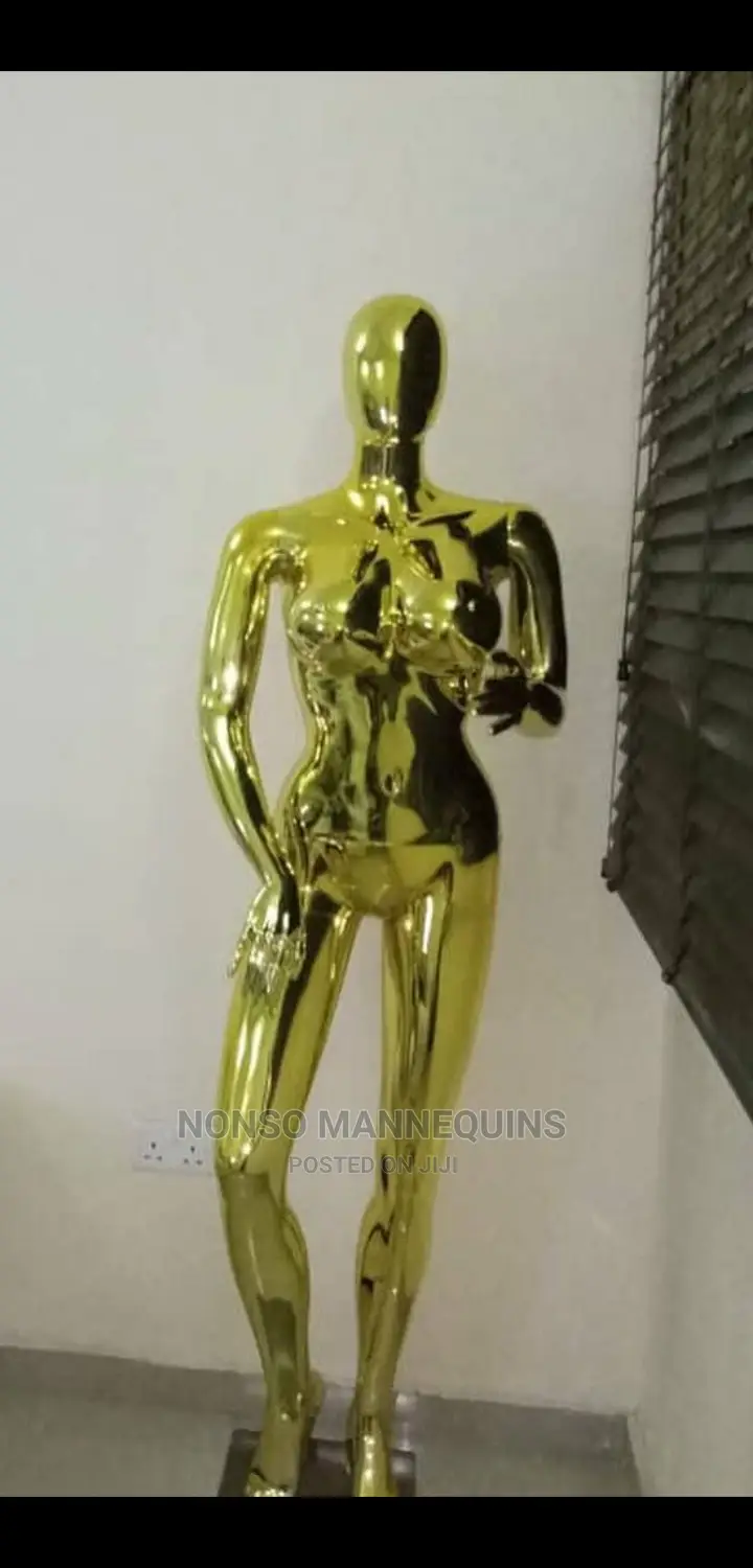 Gold Female Big Mannequin 1