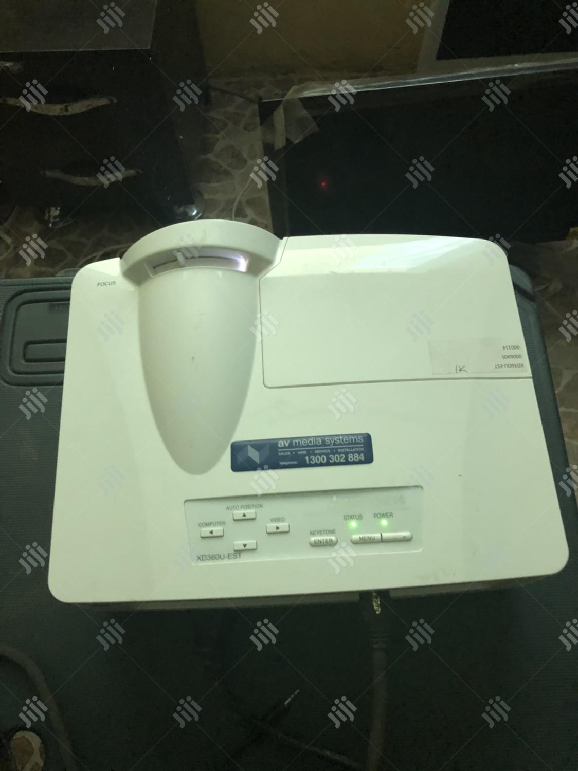 Mitsubishi Industrial Projector