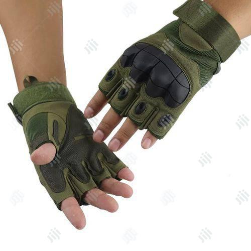 Half Finger Hunting Climbing Cycling Gym & Fitness Gloves (Green)