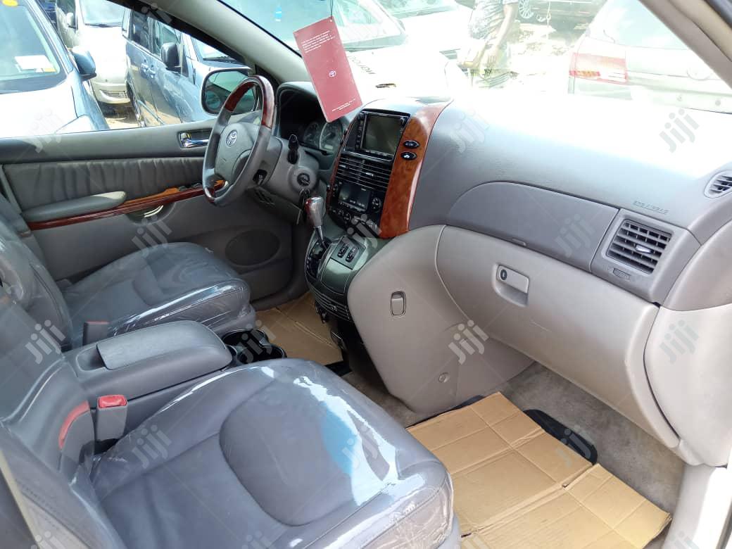 Toyota Sienna 2005 Gray
