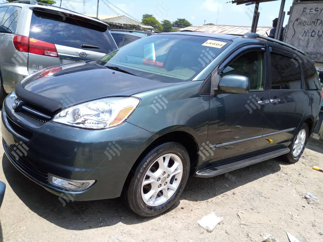 Toyota Sienna 2005 Gray