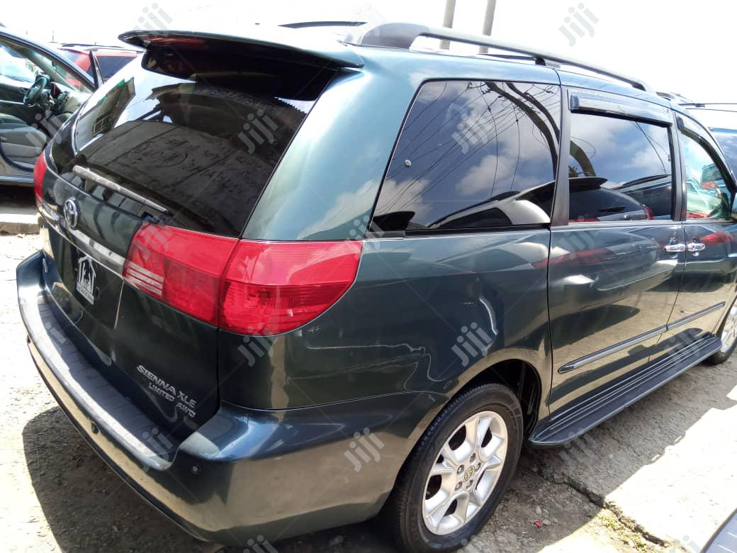 Toyota Sienna 2005 Gray