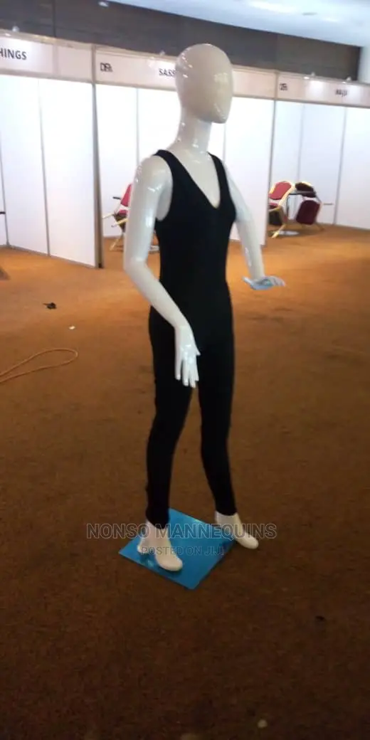 Clothes Display Glossy White Female Fashion Mannequins