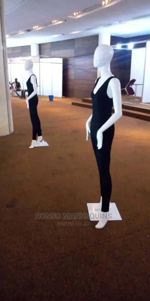Clothes Display Glossy White Female Fashion Mannequins