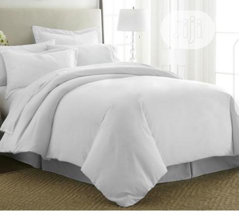 Matured White Duvet, Bedsheet With 4 Pillow Cases