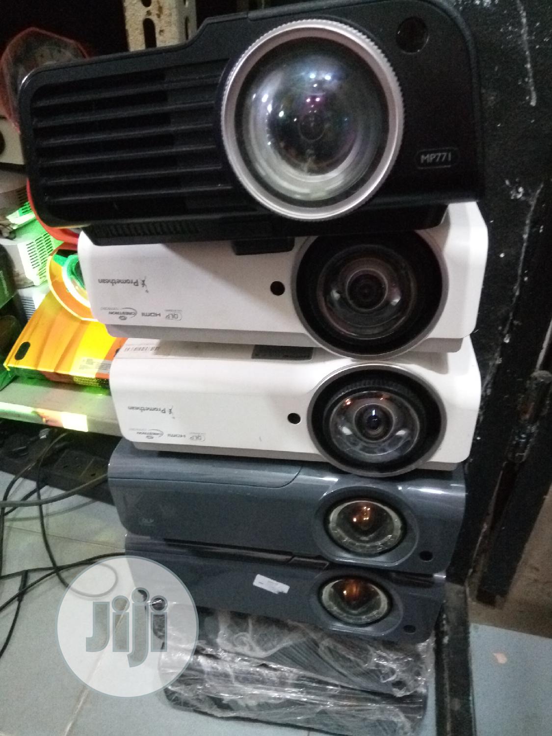 Cheap Tokunbu Short Projector With HDMI