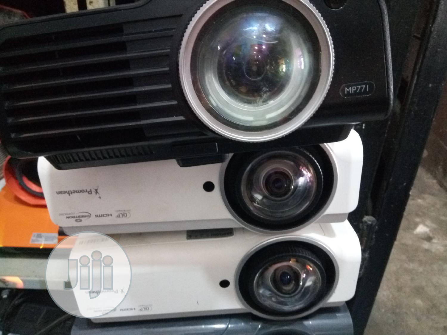 Cheap Tokunbu Short Projector With HDMI
