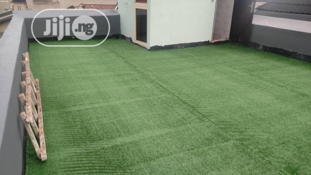 Redefine Your Rooftops With Quality Green Grass Rugs