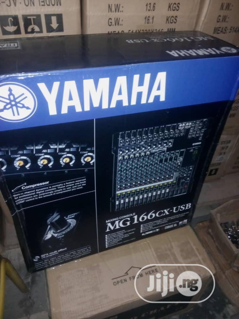Yamaha Professional 16 Channels Mixer Mg-166cx-Usb