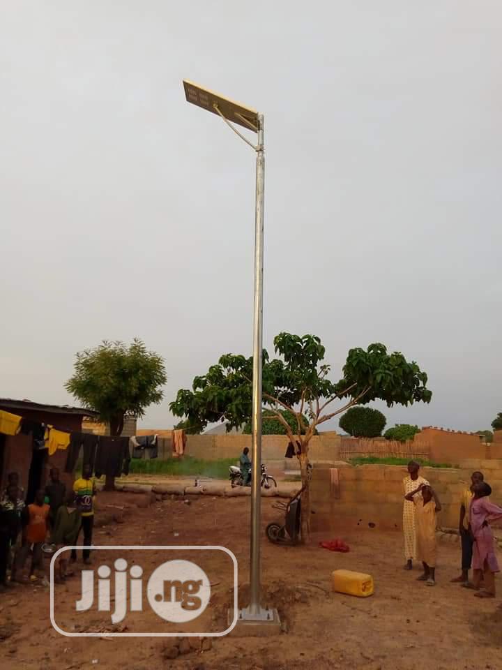 Local Made 6 Meters Galvanize Pole for Project Street Light