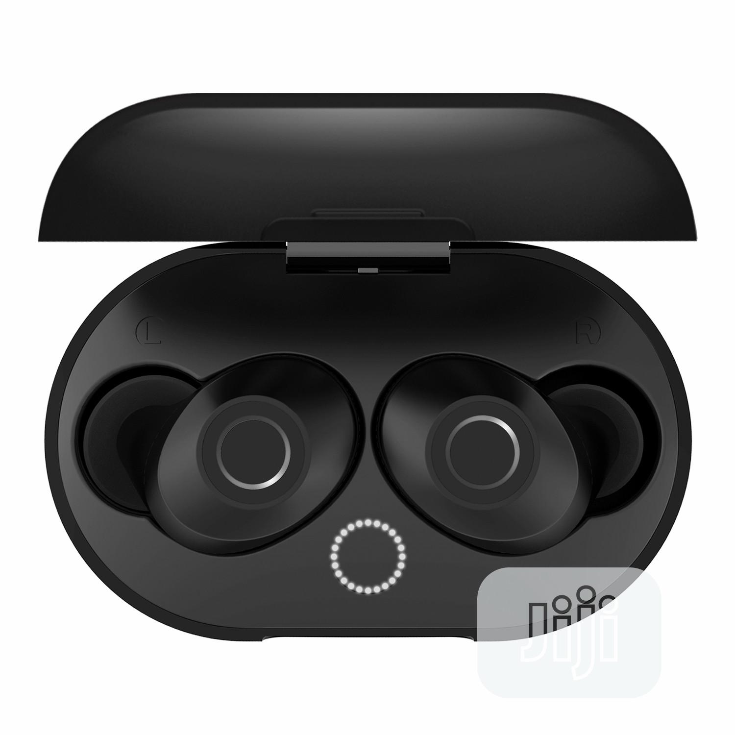 Momax Pills True Wireless Earphone With Charging Box - Black