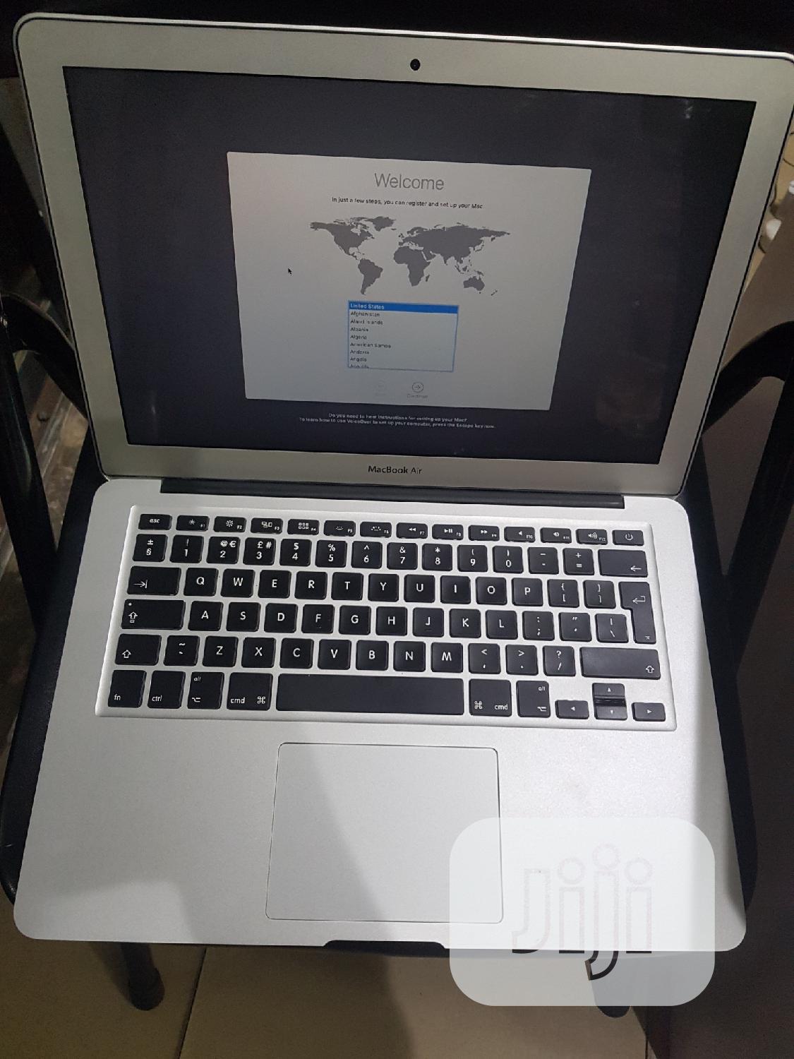 Laptop Apple MacBook Air 4GB Intel Core I5 SSD 128GB
