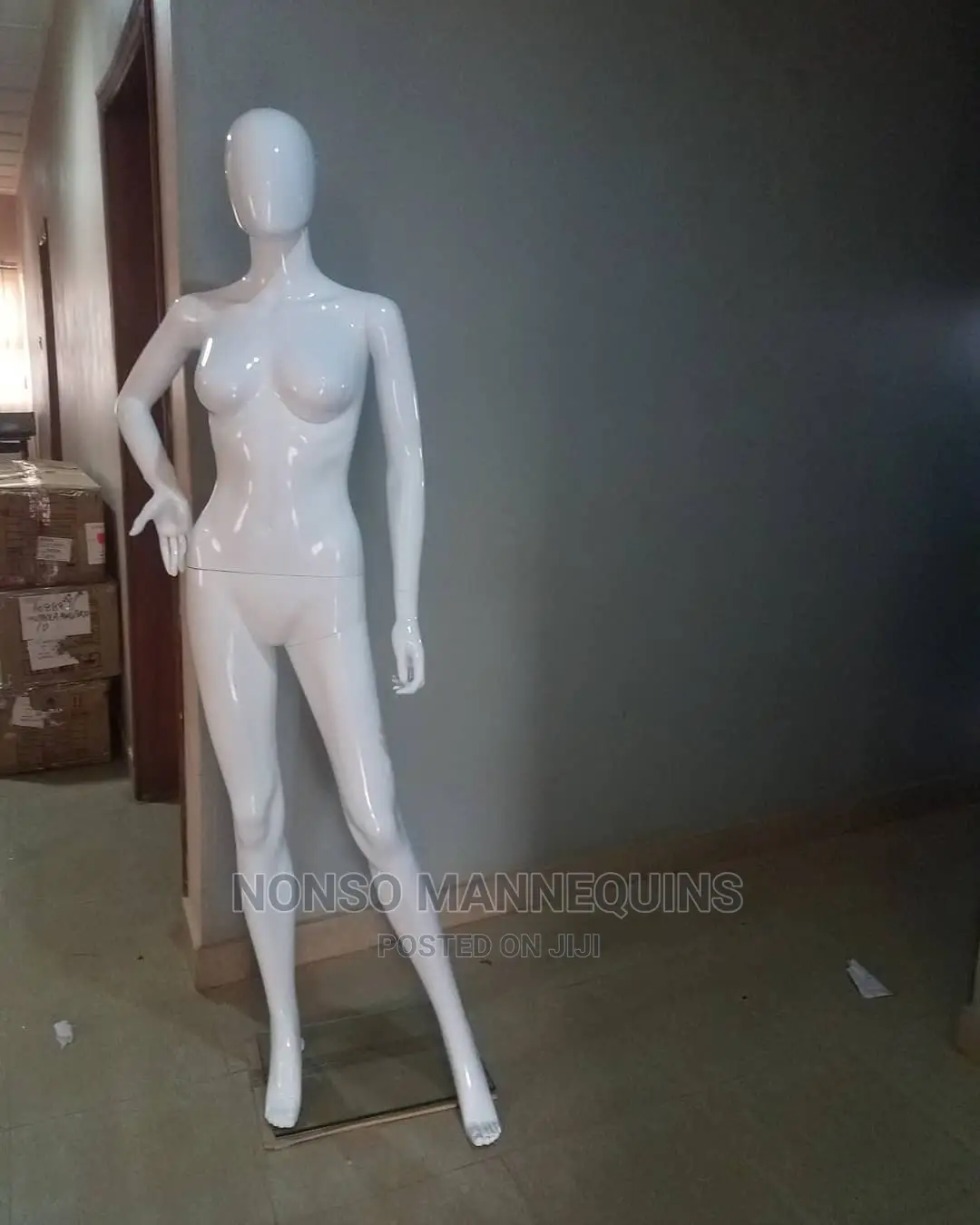 White Glossy Eggface/Abstract Face Display Model Mannequin