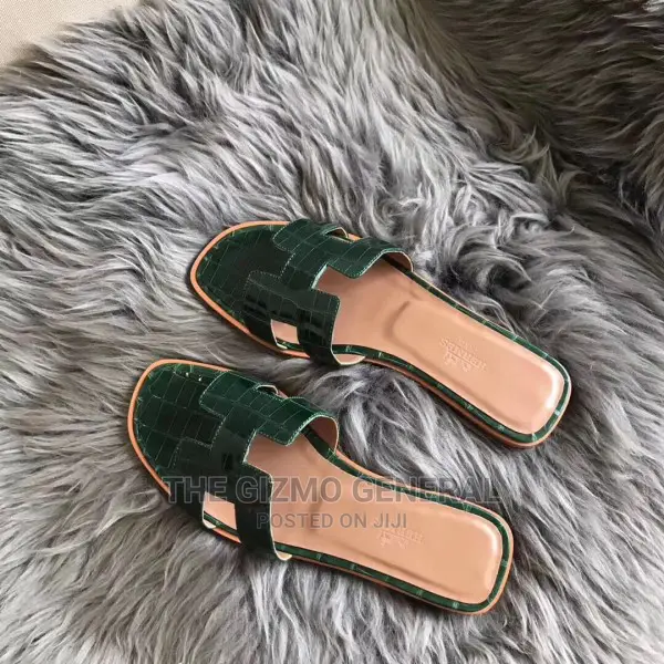 Hermes Oran Sandals in Green Shiny Niloticus Crocodile